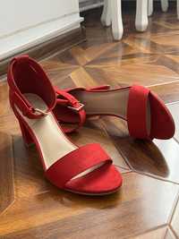 Sandale roșii cu toc mic