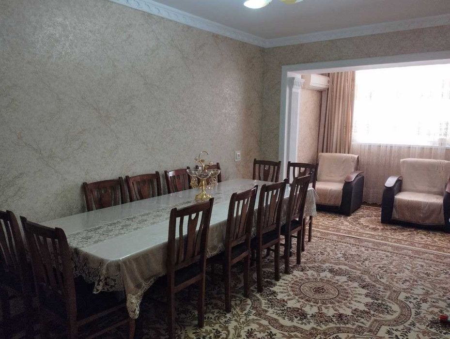 Срочно 4 хонали кирпичный  квартира жихозлари билан  сотилади  5 микрн