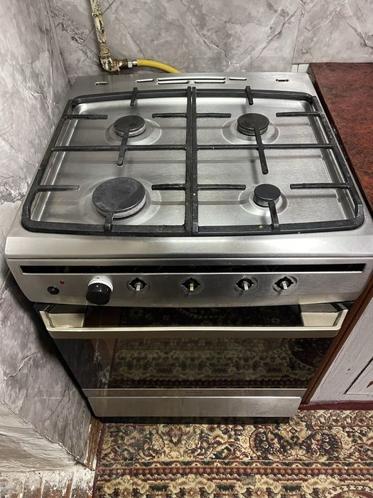 Продам газ плиту Hansa