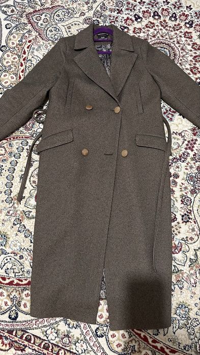 Пальто теплое , аккуратное