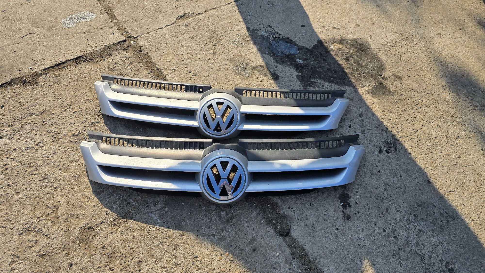 Grila centrală radiator Volkswagen Golf PLUS