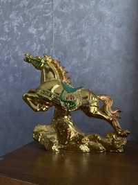Статуэтка золотая лошадь