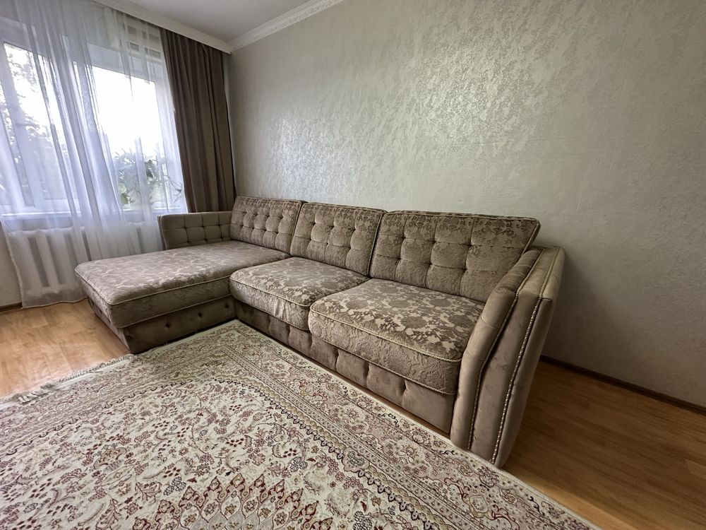 Продаётся стильный диван в отличном состоянии!