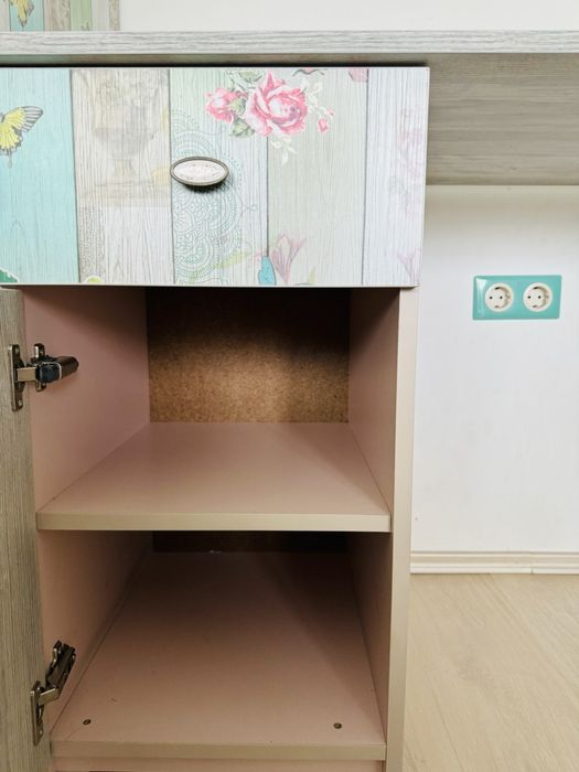 Гардероб, бюро и нощно шкафче