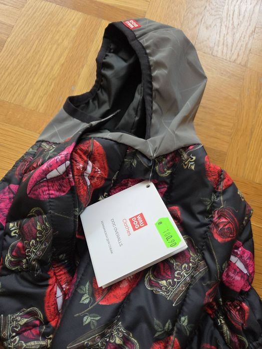 Продавам нови кучешки-дъждобран,елек и зимен гащеризон.