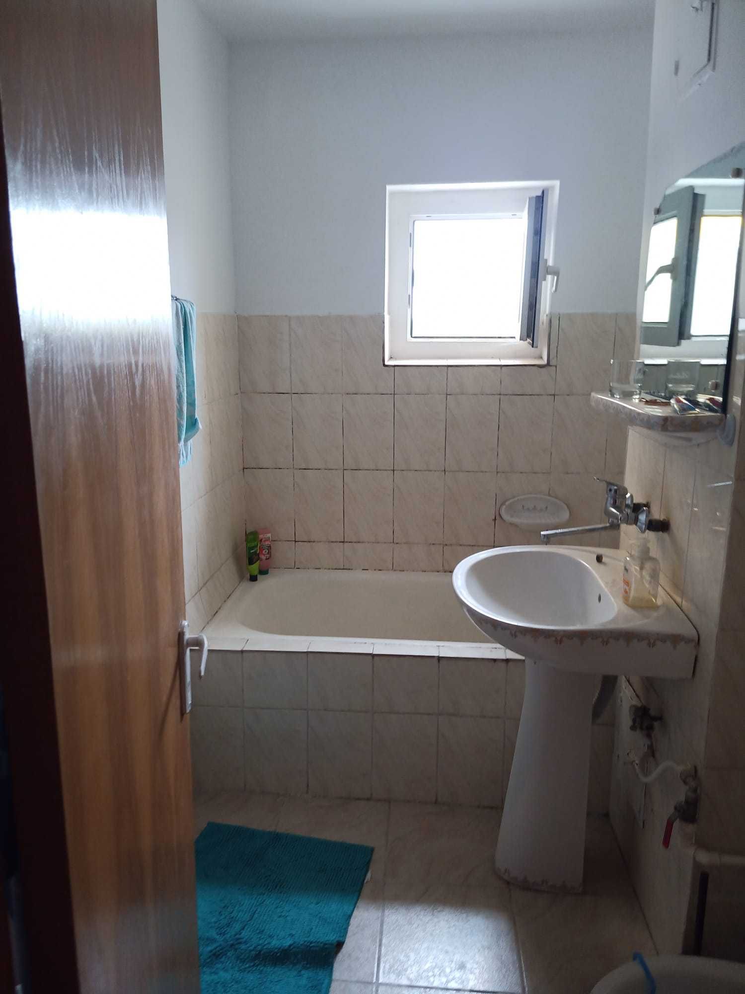 De vanzare apartament de 3 camere pe Bd. Daciei