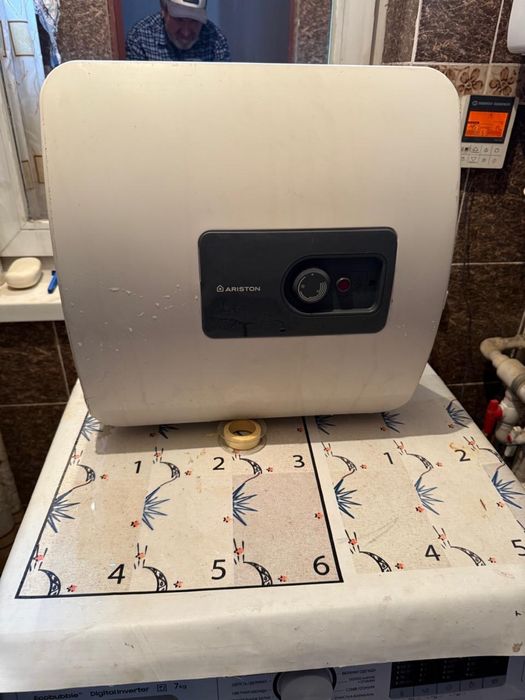 Водонагреватель Ariston
