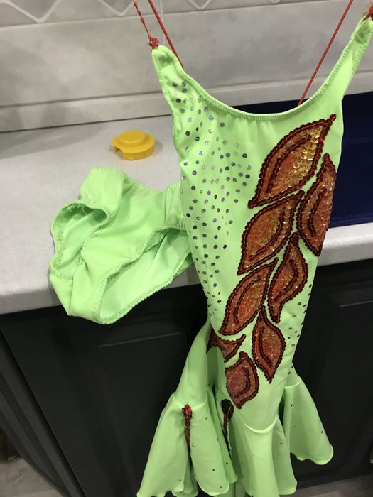 Продам платье для спортивно - бальных танцев на девочку 7-8 лет.