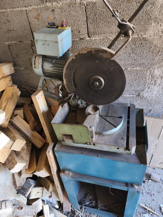 De debitat fier și aluminiu