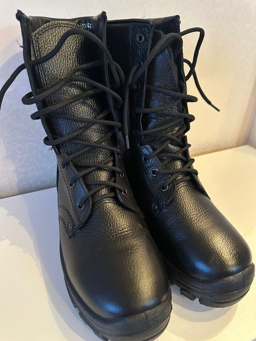 Продам зимние берцы 40-41 новая не носили