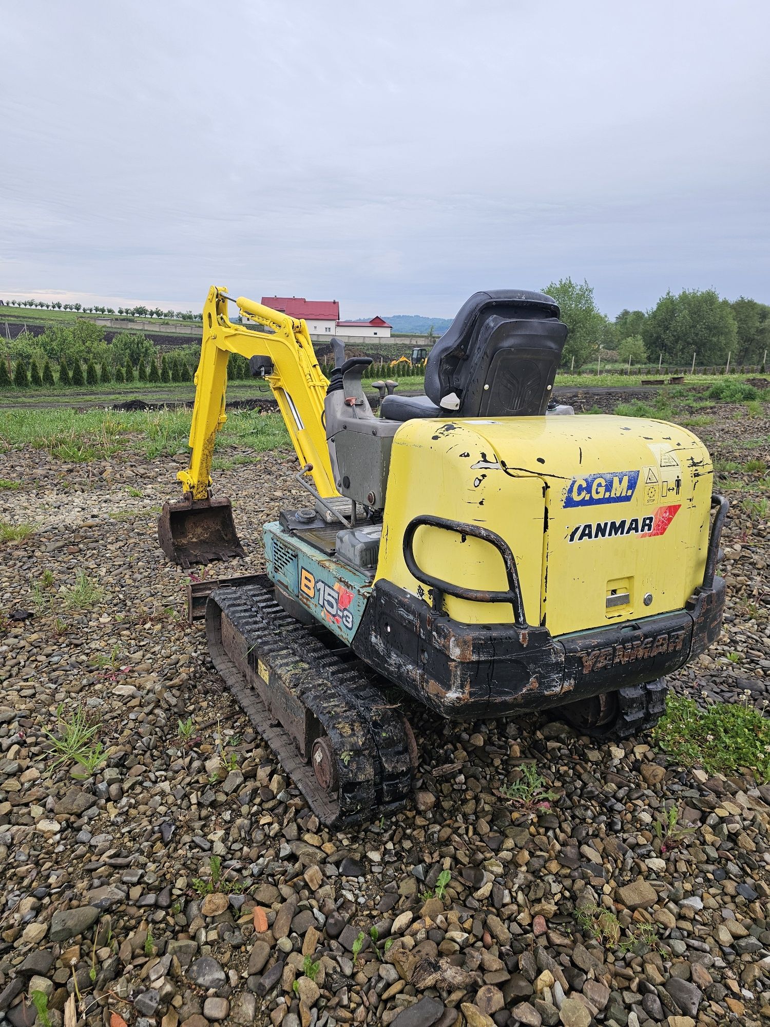 Miniexcavator yanmar b15-3 senile extensibile