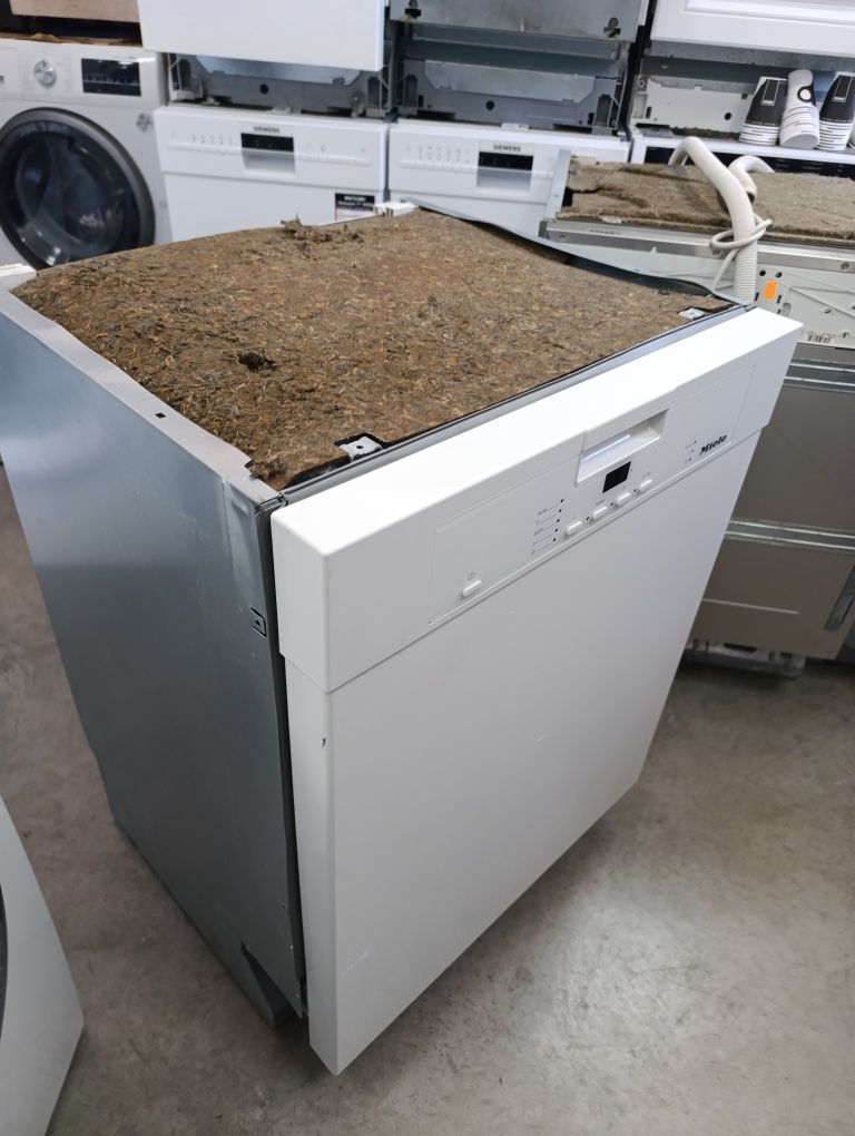 Съдомиялна Miele XXL за полу вграждане