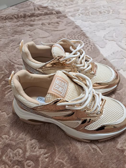 Нови немски маратонки Steve Madden