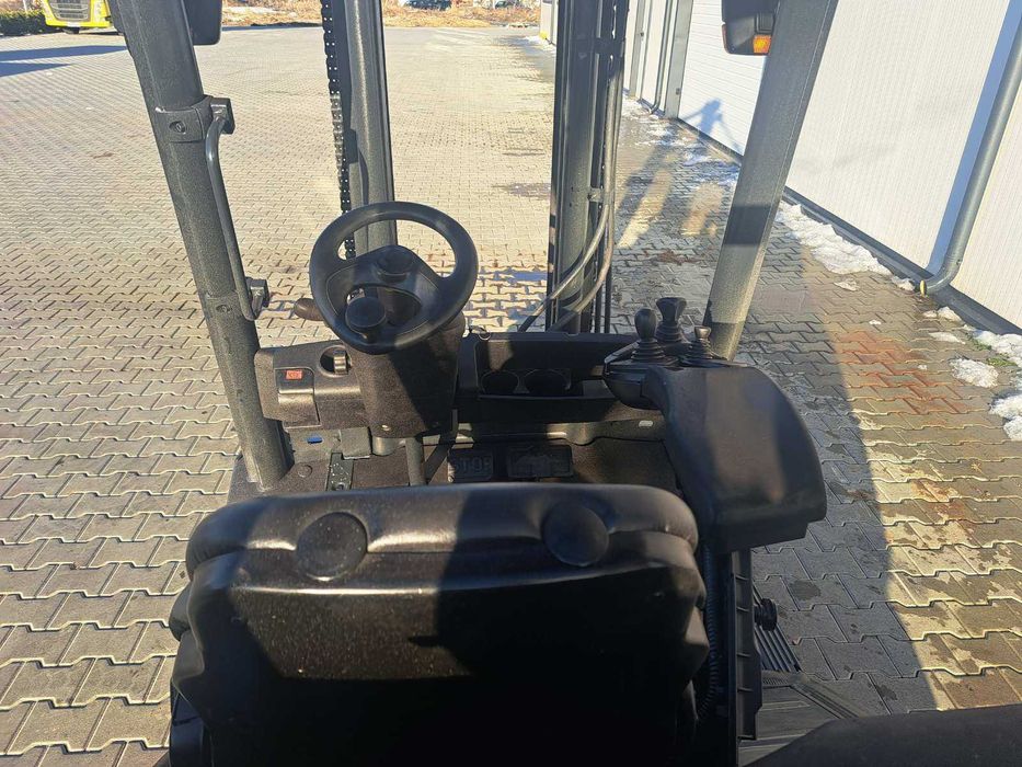 Мотокар Linde H30 - от АБ Сервиз мотокари, газокари, електрокари