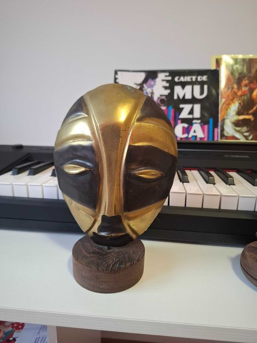 Statui din Congo 150 ron bucata