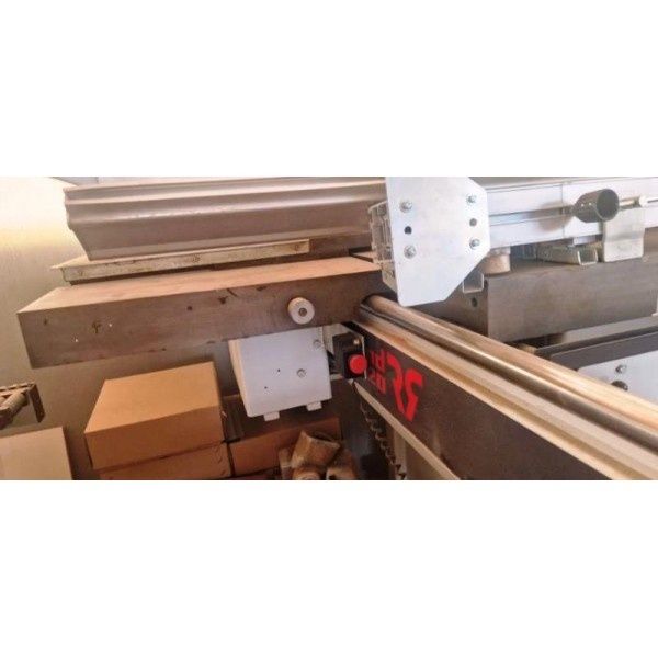 По заявка фреза с ъглова карета за дървена дограма.