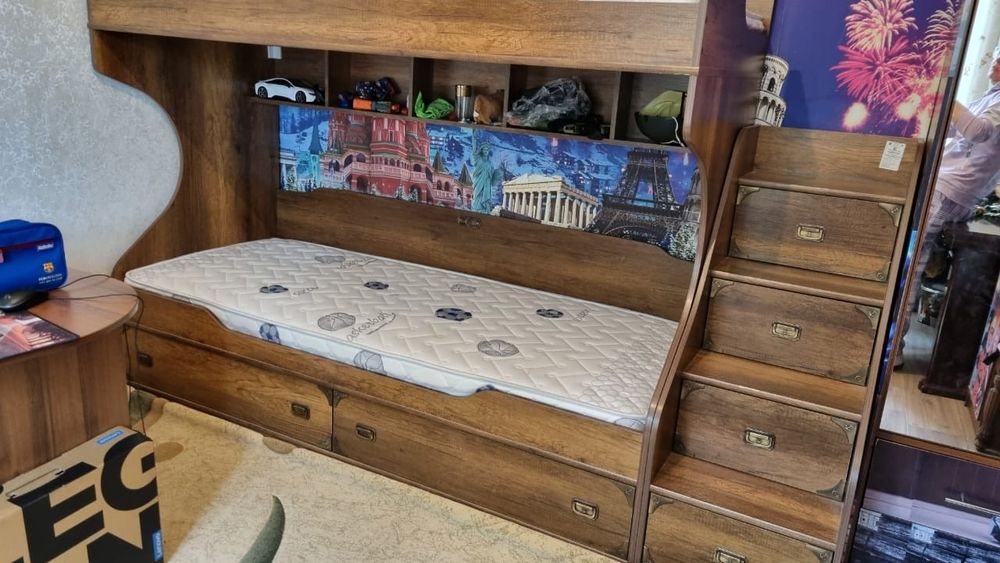 Двухярусная кровать