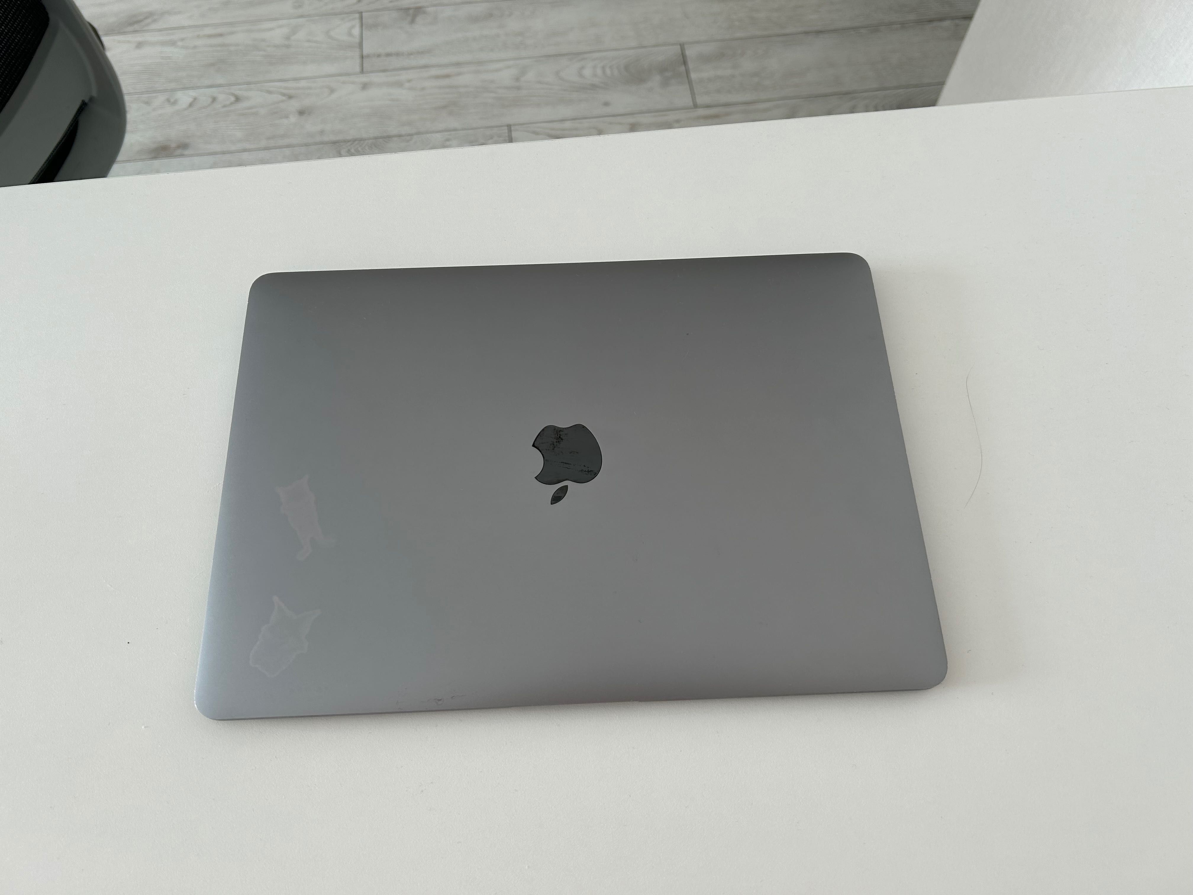 Продам MacBook Air ‘13 2018 года, 128 gb