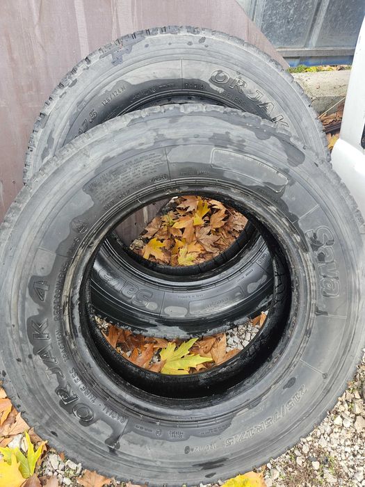 Гуми 215 / 75 R 17.5