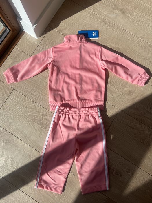 Бебешки нов анцуг Adidas 9-12месеца