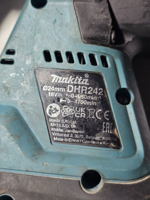 Безчетков перфоратор Makita DHR242