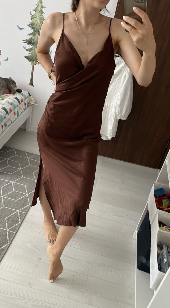 Rochie NOUA midi ZARA mocha mousse maro M satinata cu spatele gol
