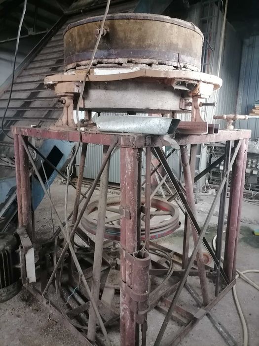 Продавам каменна мелница професионална