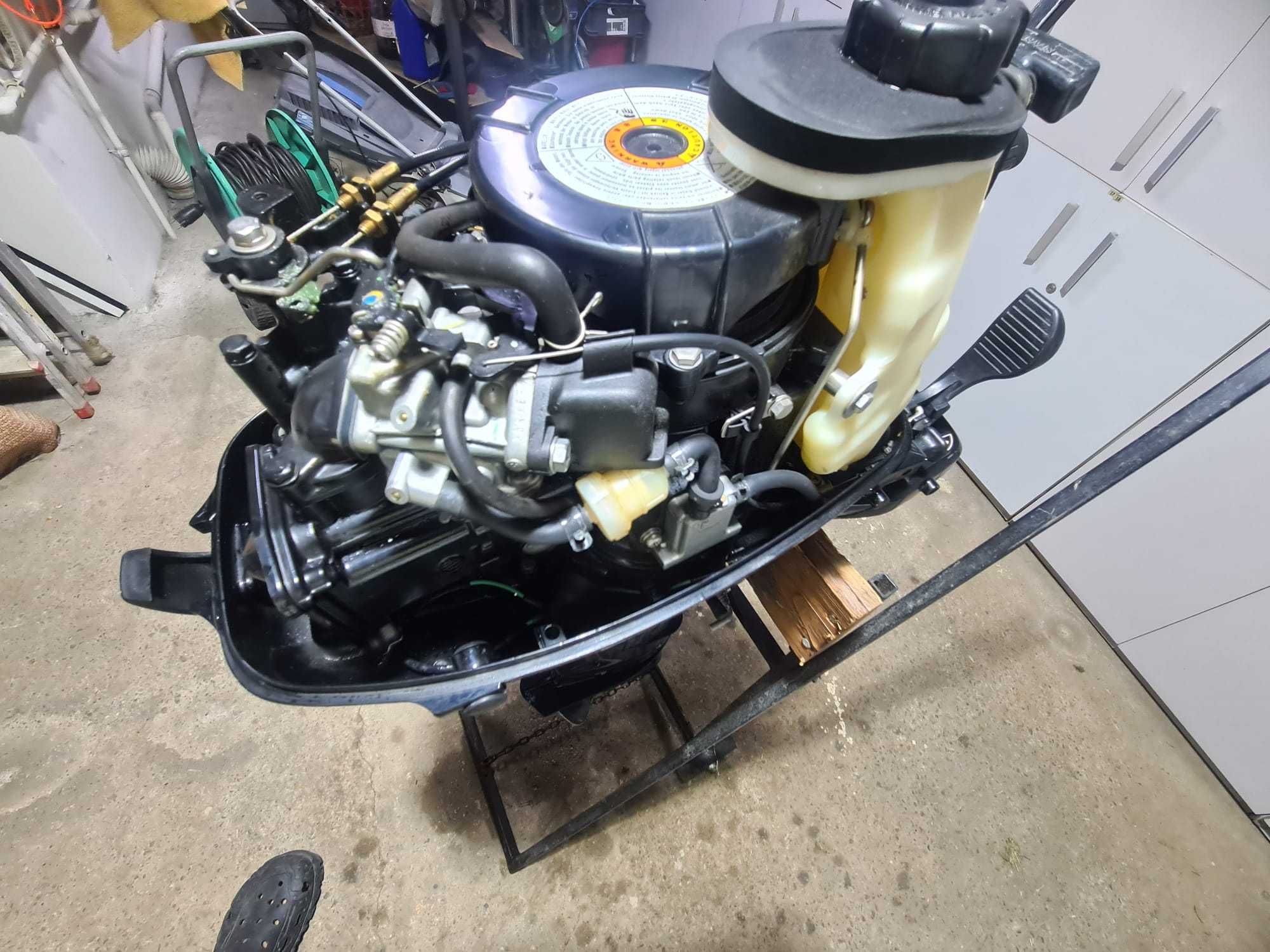 Vând motor Mercury 5CP pentru barcă, întreținut, gata de utilizare