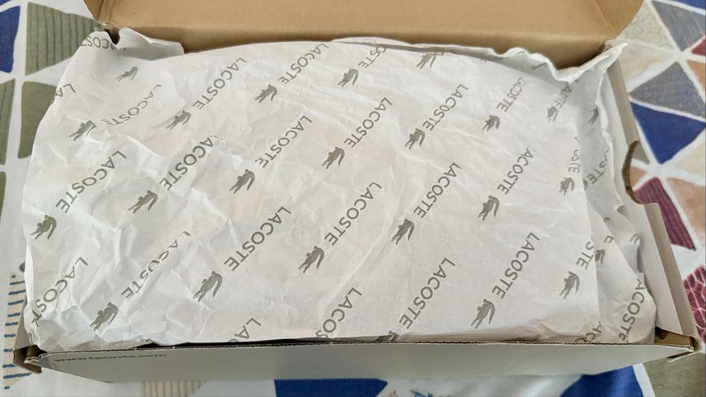 Продавам чисто нови кецове Lacoste!