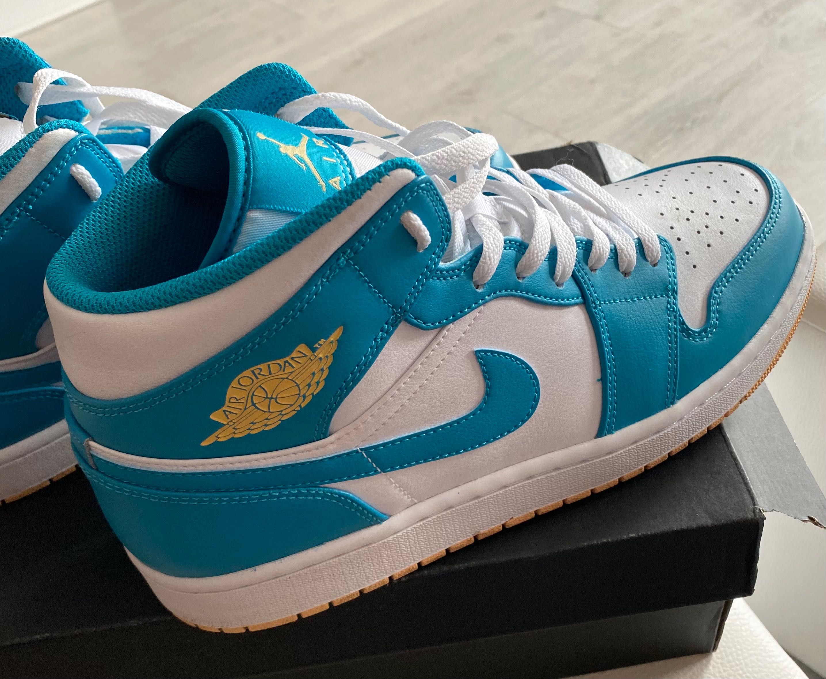 Маратонки Nike AIR JORDAN 1 MID