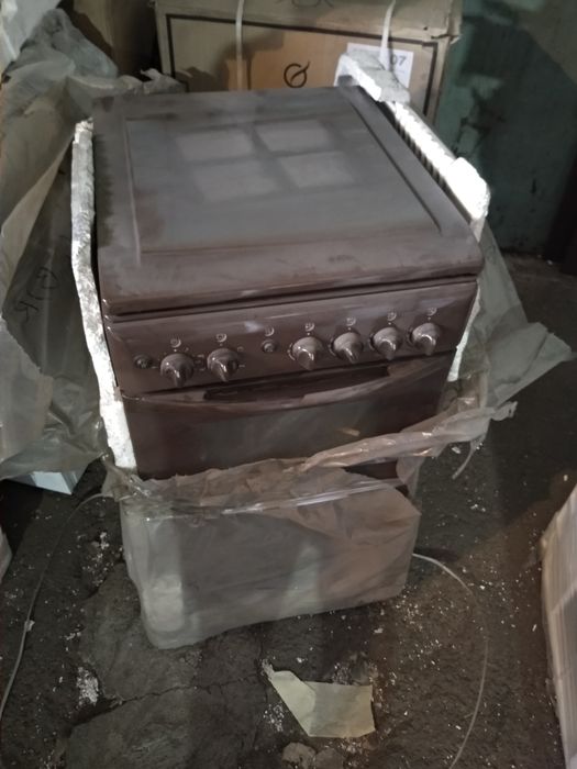 Продам газовую плиту Ariston новая