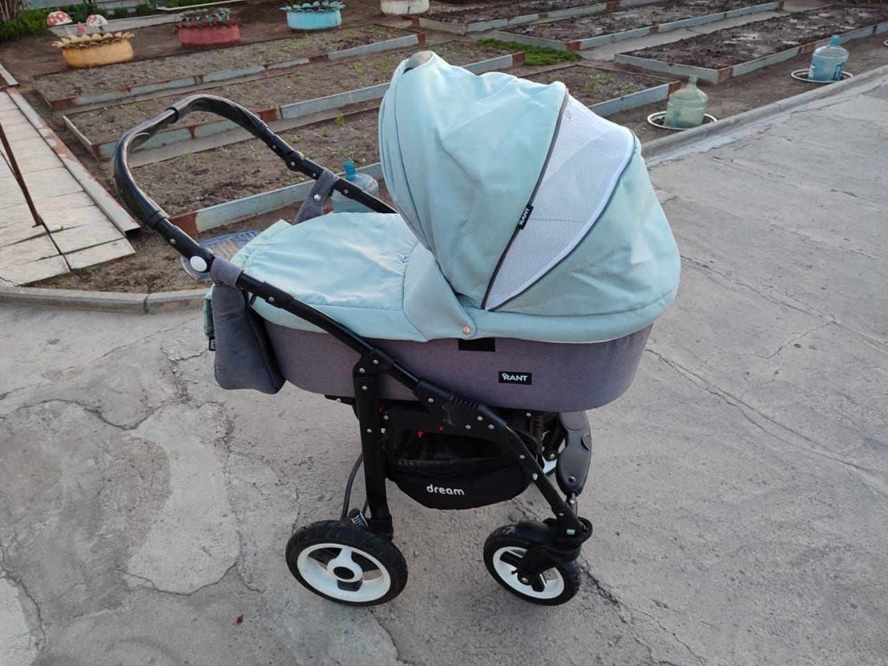 Продам коляску 2 в 1 люлька и прогулочный блок