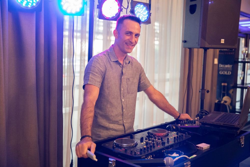 DJ Brasov, sonorizare pentru orice tip de eveniment, cabina foto