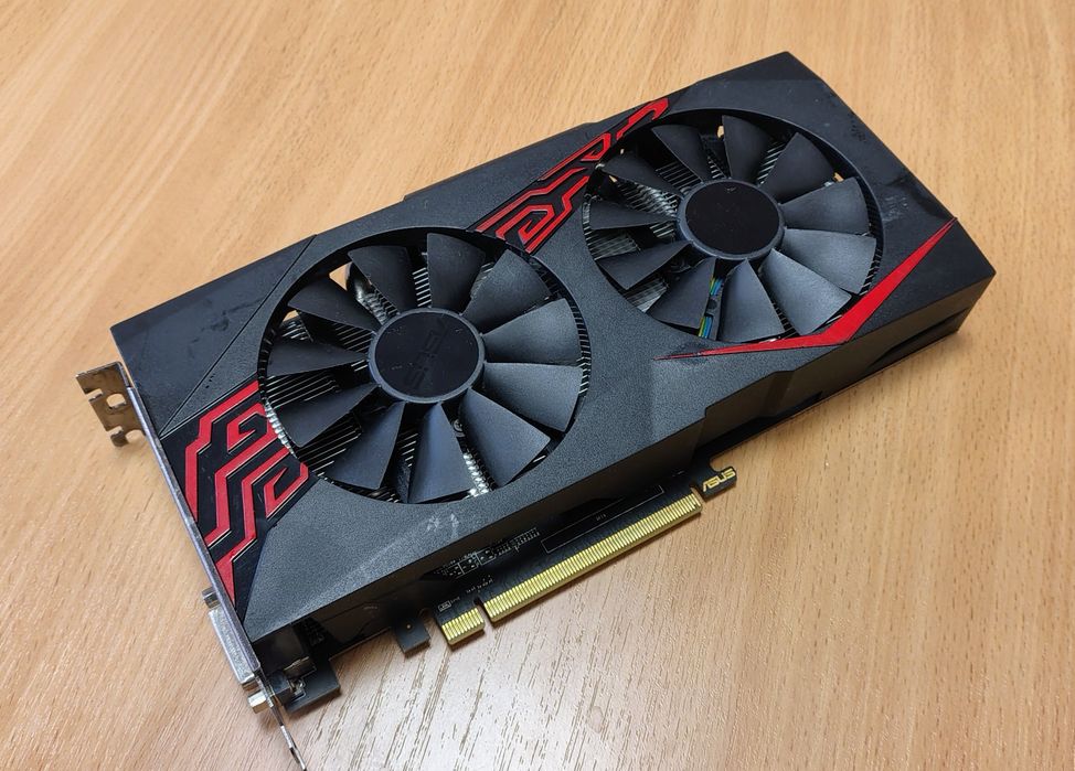 Видеокарту ASUS RX570 8 Gb
