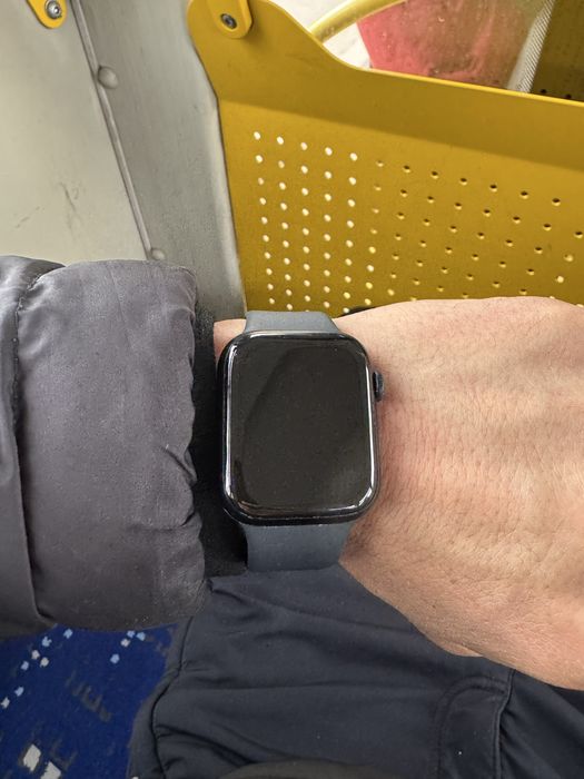 Apple watsh в хорошем состоянни почти новая