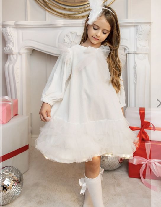 Rochiță din catifea albă, cu luminite