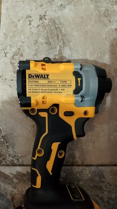 Impact Dewalt DCF 860 cu baterie de 6A