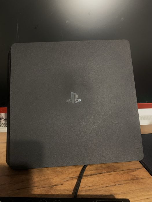 Ps4 Slim + 2 controllere + 7 jocuri — Perfect funtional