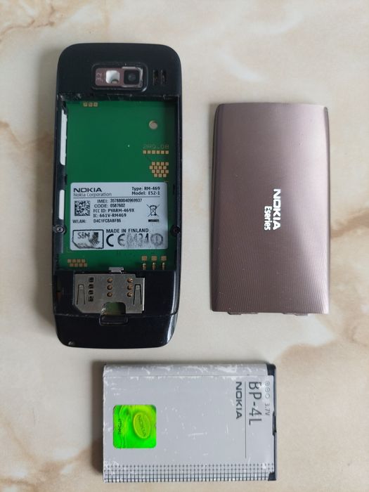 Vând Nokia E52 Mocca Brown codat Vodafone [cu un defect] //poze reale