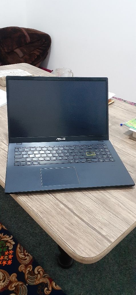 VvoBook_ASUS Laptop E510MA
180° burchak
Operativ; 4GB
Doimiy: 128GB
Ek