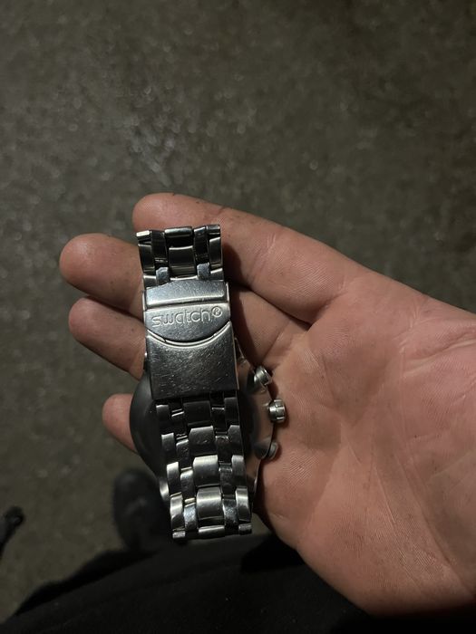 Продавам часовник swatch