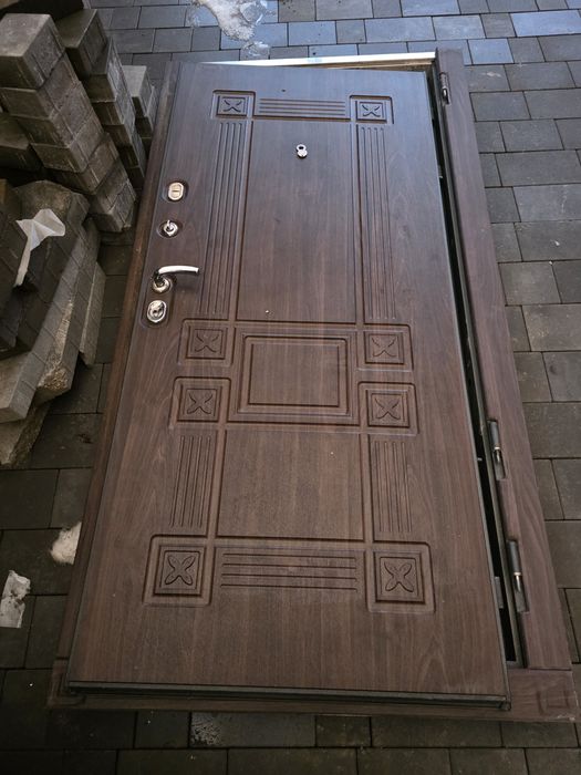 Входная дверь для частного дома