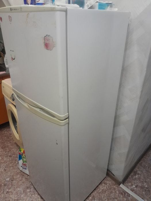 Продам б.у Холодильник и стиральную машину всё работает отлично