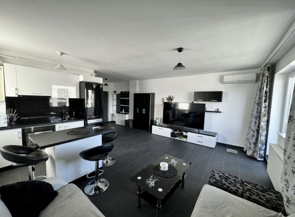 Inchiriez Apartament Delux Rrgim Hotelier.