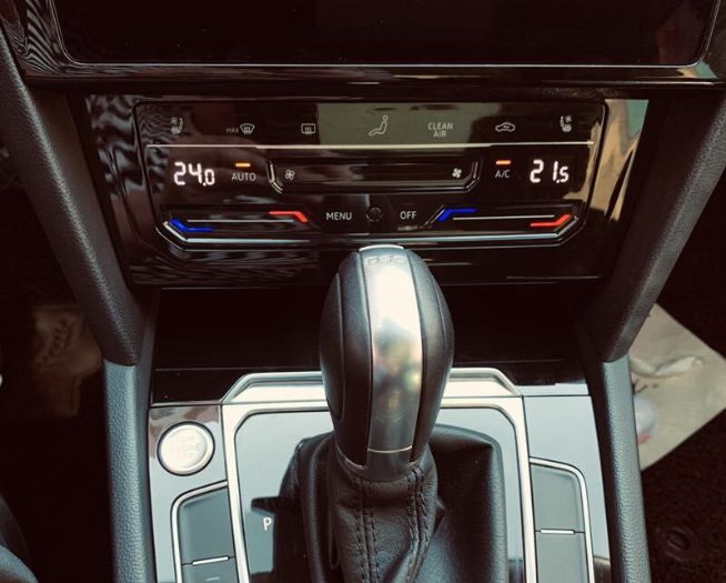 NOU Panou Climatronic FULL TOUCH LCD VW Passat B8 Golf 7 MK7 Tiguan 2