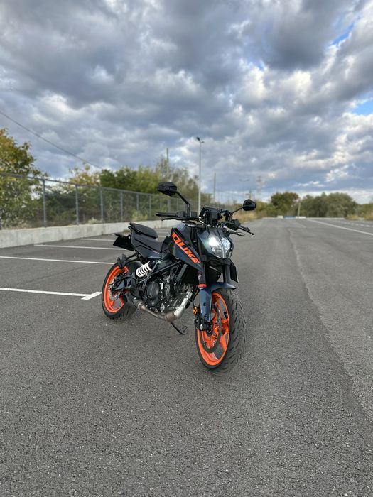 Vand KTM Duke 125 model 2024