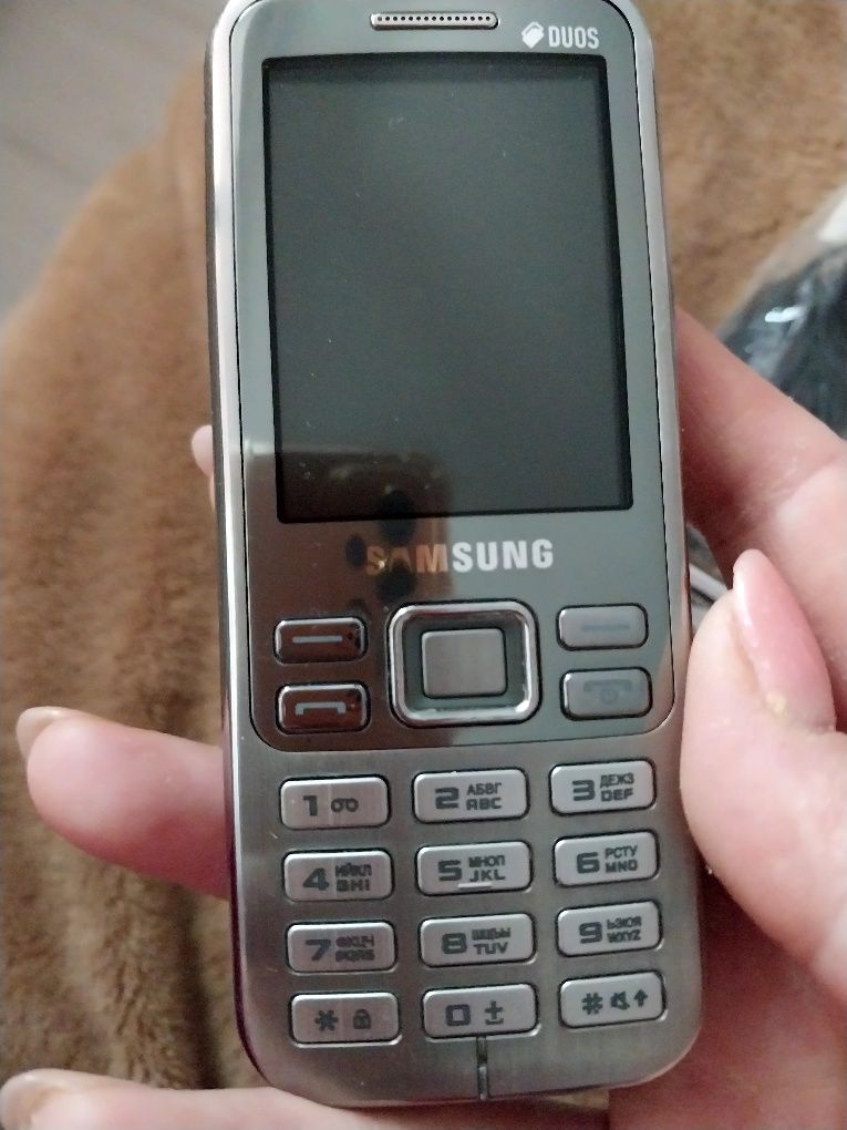 Продам сотовый телефон Samsung GT-C33221