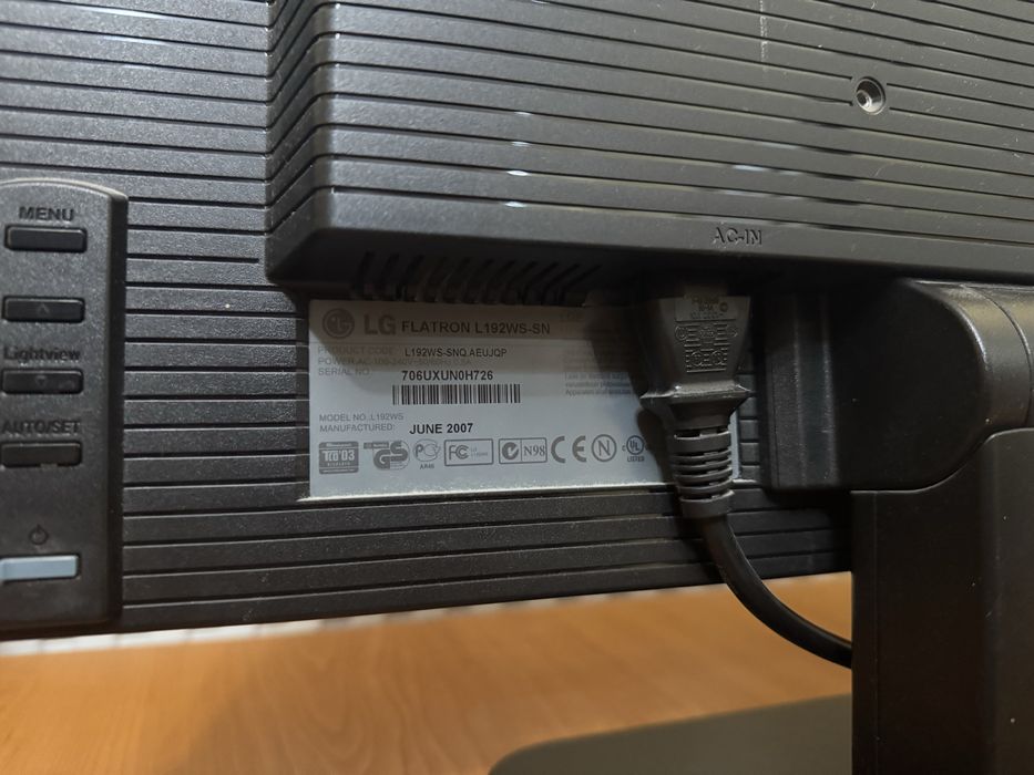 LG Flatron L192WS-SN – Monitor LCD 19”, stare foarte bună