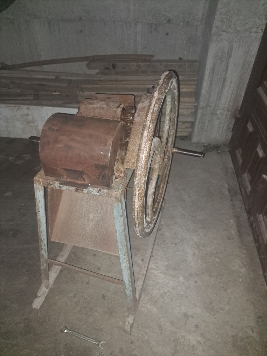 Rassiyiskiy hashak kesadigan aparat