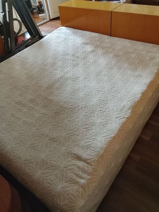 Шкаф с антресолью и двуспальная кровать с ортопедическим матрасом